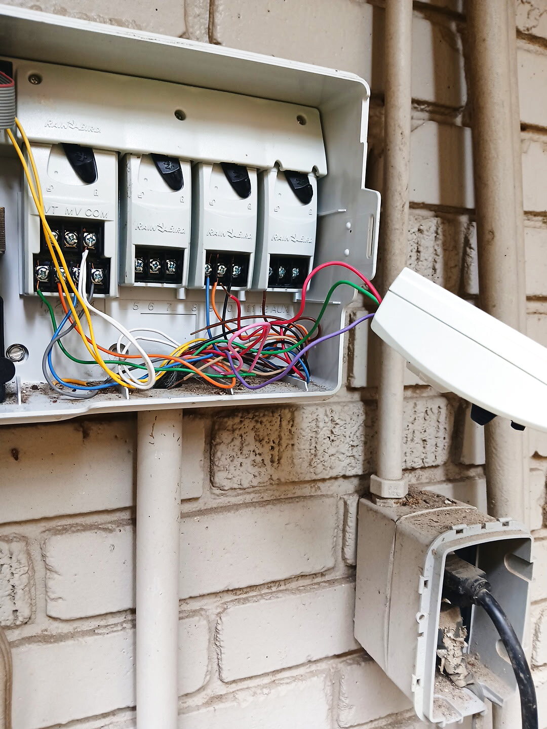 Sprinkler controller and smart Wi-Fi timer work by Elite Sprinkler Services in Katy, TX